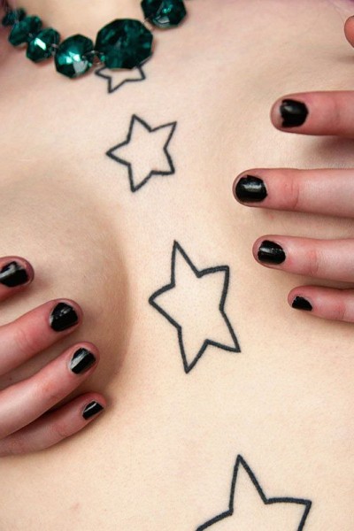 татуировки звезды на теле