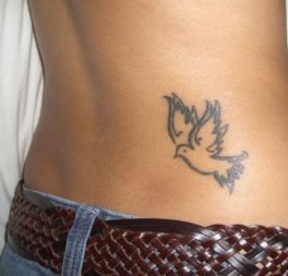 татуировка интимная птичка